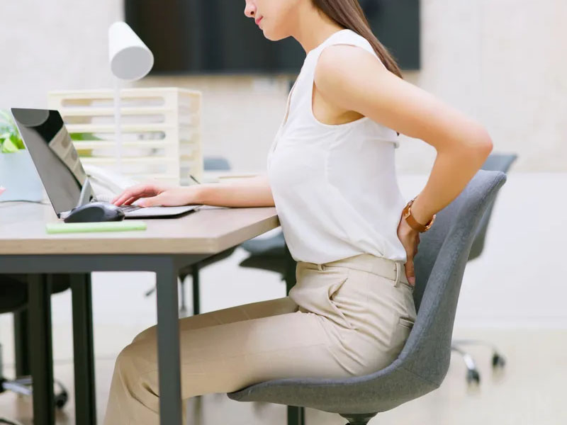 Posturas corporales en el trabajo para reducir el riesgo de lesiones