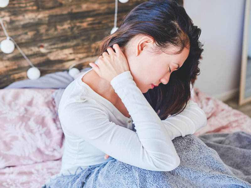 Mejores posturas para dormir si tienes dolor de cuello